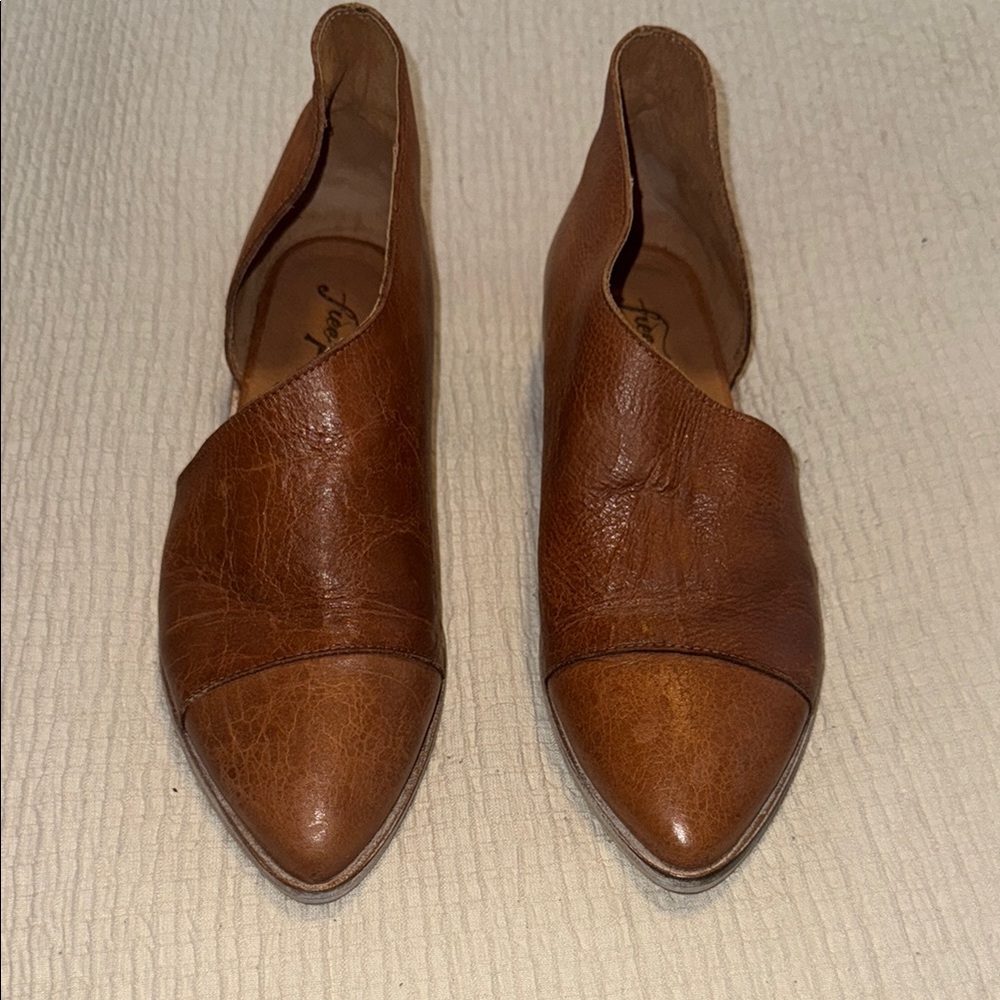 Free People Brown Leather Flats with Modern Asymmetrical Design size 7.5